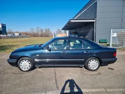 Blau Gebraucht 1997 Mercedes E420 Elegance Limousine | 9.700 €