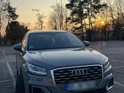 Grau Gebraucht 2019 Audi Q2 Design SUV | 21.000 € (Guter Preis)
