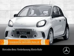 Weiß Gebraucht 2022 Smart ForFour Electric Drive Limousine | 10.390 € (Fairer Preis)