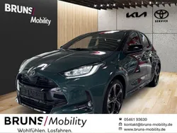 Grün/schwarz Neu 2025 Toyota Yaris Hybrid Executive SUV | 29.690 € (Fairer Preis)