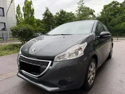 Schwarz Gebraucht 2013 Peugeot 208 Access Kleinwagen | 2.900 € (Guter Preis)