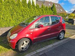 Rot Gebraucht 2001 Mercedes A140 Kleinwagen | 1.900 €