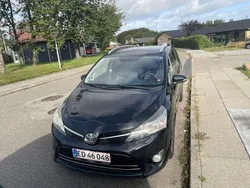 Schwarz Gebraucht 2015 Toyota Verso Executive Van / Kleinbus | 5.700 € (Fairer Preis)
