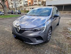 Grau Gebraucht 2023 Renault Clio V Equilibre Kleinwagen | 13.500 € (Guter Preis)