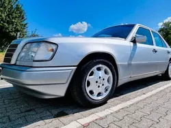 Silber Gebraucht 1994 Mercedes E220 Limousine | 6.499 €