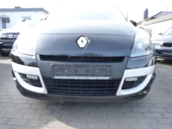 Schwarz Gebraucht 2011 Renault Scénic III Dynamique Van / Kleinbus | 5.499 € (Etwas zu teuer)