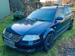 Blau Gebraucht 2002 VW Passat Kombi | 700 € (Guter Preis)