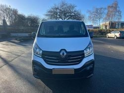 Weiß Gebraucht 2017 Renault Traffic Van / Kleinbus | 7.990 €