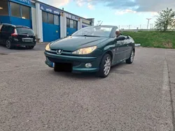 Grün Gebraucht 2006 Peugeot 206 CC Roland Garros Cabrio | 2.199 € (Fairer Preis)