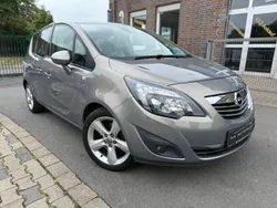 Grau Gebraucht 2011 Opel Meriva Van / Kleinbus | 6.490 € (Teuer)