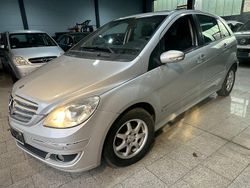 Silber Gebraucht 2006 Mercedes B150 Van / Kleinbus | 4.490 € (Fairer Preis)