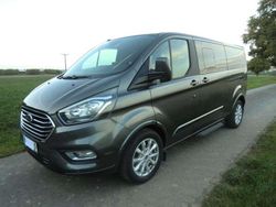 Grau Gebraucht 2018 Ford Tourneo Titanium Van / Kleinbus | 32.800 € (Etwas zu teuer)