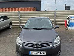 Grau Gebraucht 2012 Toyota Auris Travel Limousine | 6.300 € (Fairer Preis)