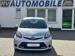 Silber Gebraucht 2012 Toyota Aygo Cool Kleinwagen | 4.990 € (Fairer Preis)