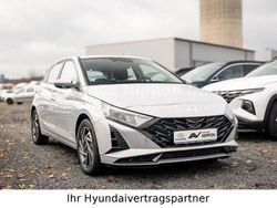 Silber Gebraucht 2024 Hyundai i20 Trend Limousine | 23.485 €