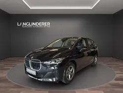Saphirschwarz Gebraucht 2024 BMW 216 Active Tourer Van / Kleinbus | 26.900 € (Fairer Preis)