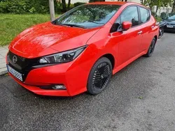 Rot Gebraucht 2023 Nissan Leaf Acenta Kleinwagen | 22.800 € (Etwas zu teuer)