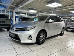 Silber Gebraucht 2015 Toyota Auris Touring Sports Edition Kombi | 9.390 € (Fairer Preis)