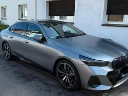 Grau Gebraucht 2024 BMW 520 M Sport Limousine | 50.000 € (Fairer Preis)