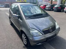 Grau Gebraucht 2004 Mercedes A160 Elegance Van / Kleinbus | 2.499 € (Fairer Preis)
