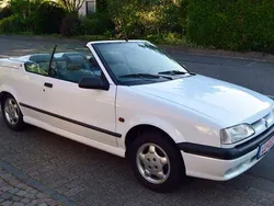 Weiß Gebraucht 1993 Renault 19 Cabrio | 7.950 €