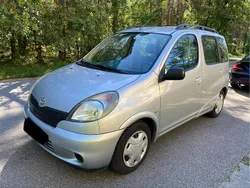 Silber Gebraucht 2002 Toyota Yaris Verso Van / Kleinbus | 1.650 € (Guter Preis)