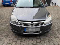 Grau Gebraucht 2009 Opel Astra Limousine | 2.100 €