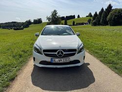 Weiß Gebraucht 2015 Mercedes A180 Style Limousine | 12.500 € (Fairer Preis)