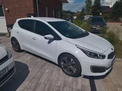 Weiß Gebraucht 2017 Kia Ceed Spirit Limousine | 14.960 € (Fairer Preis)