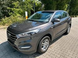Grau Gebraucht 2016 Hyundai Tucson SUV | 11.000 € (Fairer Preis)