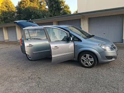 Silber Gebraucht 2011 Opel Zafira Van / Kleinbus | 8.000 €