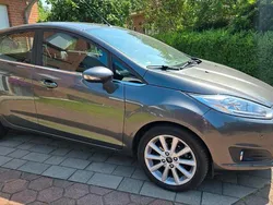 Grau Gebraucht 2015 Ford Fiesta Titanium Kleinwagen | 4.900 € (Fairer Preis)
