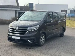 Schwarz midnight Gebraucht 2021 Renault Trafic Life Van | 19.700 €