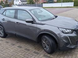Grau Gebraucht 2020 Peugeot 2008 Active+ SUV | 12.990 € (Guter Preis)