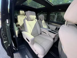 Schwarz Gebraucht 2025 Mercedes V300 Exclusive Van / Kleinbus | 104.720 € (Guter Preis)