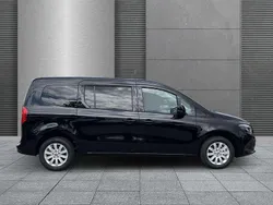 Loparitschwarz metallic Neu 2025 Mercedes T180 Progressive Van / Kleinbus | 34.790 €