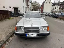 Silber Gebraucht 1992 Mercedes 250 Limousine | 5.999 €