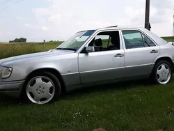 Silber Gebraucht 1994 Mercedes E420 Limousine | 22.999 €