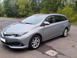 Beige Gebraucht 2015 Toyota Auris Touring Sports Kombi | 8.200 € (Etwas zu teuer)
