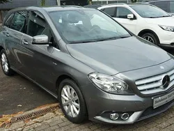 Grau Gebraucht 2012 Mercedes B200 Van / Kleinbus | 9.450 € (Fairer Preis)