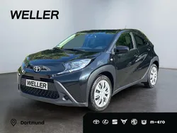 Schwarz Gebraucht 2022 Toyota Aygo X-play Kleinwagen | 14.440 € (Fairer Preis)