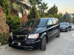 Schwarz Gebraucht 2014 Lancia Voyager Van / Kleinbus | 12.000 € (Teuer)