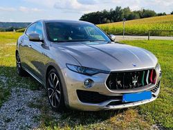 Grau Gebraucht 2019 Maserati Levante SUV | 42.000 € (Fairer Preis)