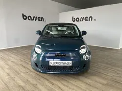 Grün Gebraucht 2023 Fiat 500e La Prima Cabrio | 26.990 € (Etwas zu teuer)