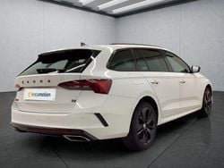 Weiß Gebraucht 2022 Skoda Octavia RS Kombi | 25.299 € (Fairer Preis)