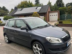Grau Gebraucht 2009 Skoda Fabia Kombi | 2.600 €