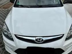 Weiß Gebraucht 2011 Hyundai i30 Kleinwagen | 3.200 € (Guter Preis)