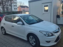 Weiß Gebraucht 2011 Hyundai i30 Classic Limousine | 3.500 € (Fairer Preis)