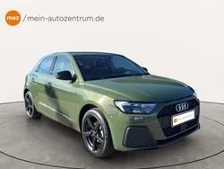 Distriktgrün metallic Gebraucht 2025 Audi A1 Sportback Sport Kleinwagen | 25.990 € (Guter Preis)