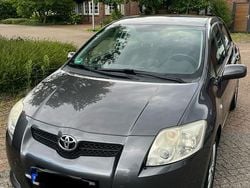 Grau Gebraucht 2008 Toyota Auris Limousine | 3.800 € (Fairer Preis)
